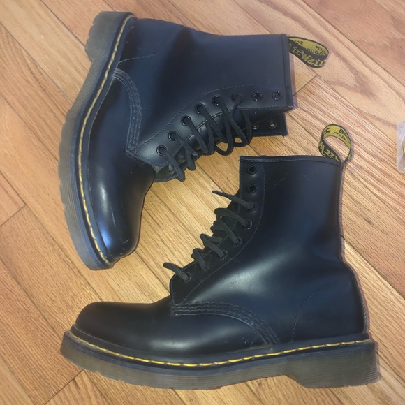 Dr. Martens Shoes - Dr. Martens 1460 black (worn once)